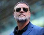 Russell Crowe e Karen Gillan star del cold case thriller australiano Sleeping Dogs