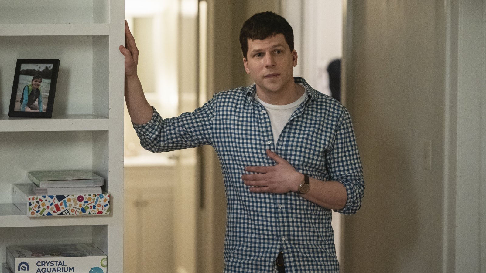 Jesse Eisenberg in una scena di Fleishman a pezzi