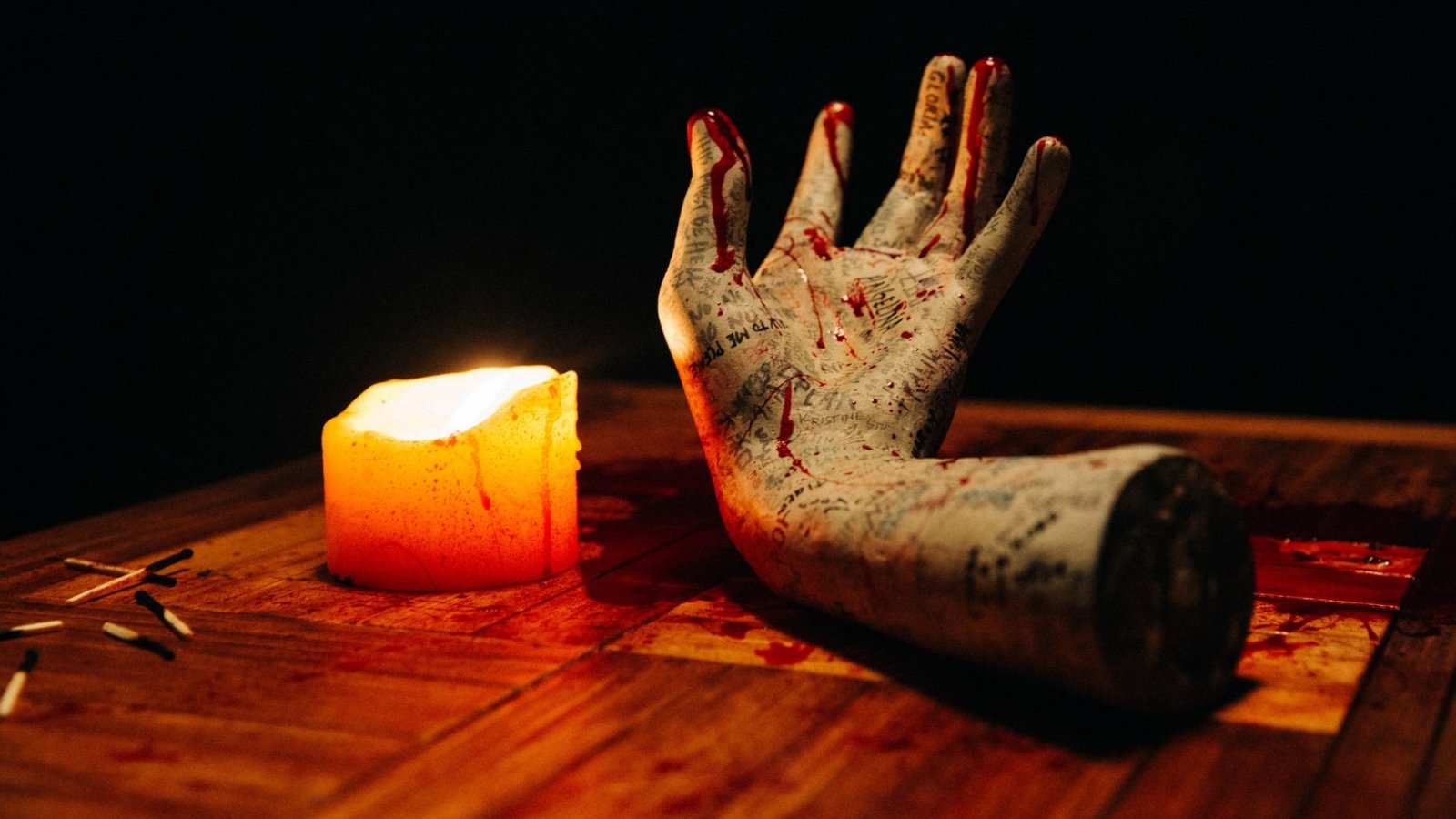 Talk To Me: il trailer italiano dell'horror rivelazione, al cinema dal 28 settembre