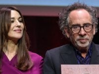 Monica Bellucci e Tim Burton stanno insieme? La foto della coppia