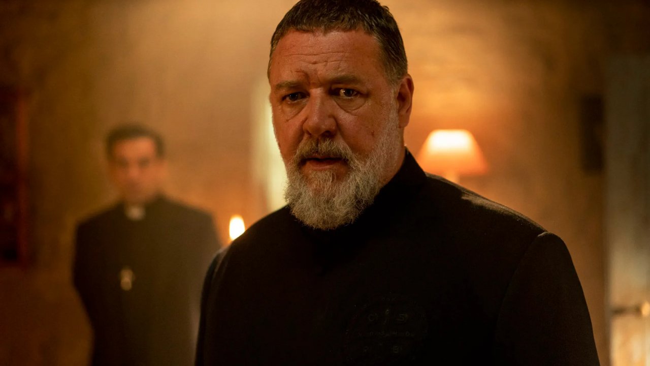 The Pope's Exorcist: Russell Crowe is Father Amorth in the trailer of the film Sony