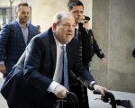 Harvey Weinstein condannato a 16 anni di carcere per violenza e altri crimini di tipo sessuale