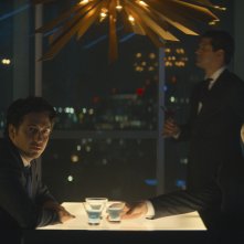 The Consultant: Christoph Waltz e Nat Wolff in una scena della serie