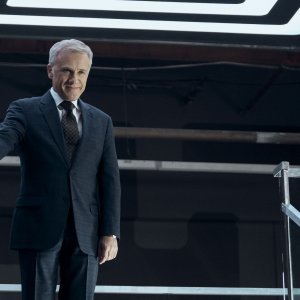 The Consultant: Christoph Waltz in una scena della serie