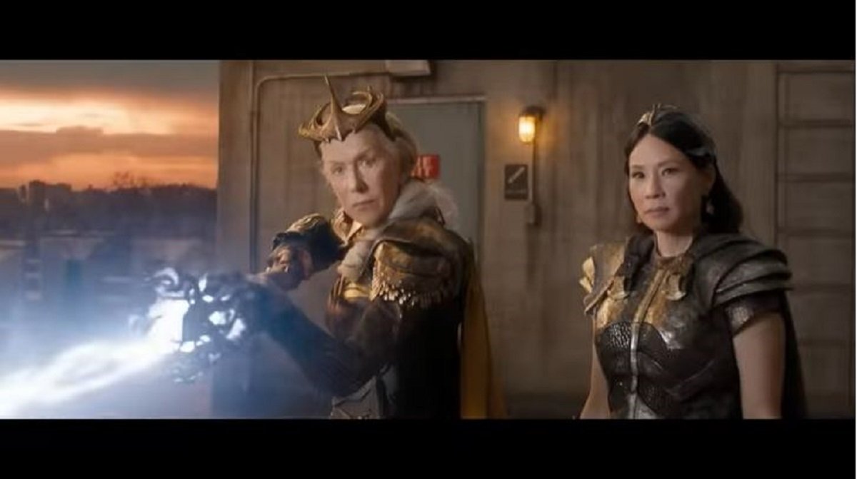 Shazam 2, Helen Mirren si è rotta un dito sul set: 'Anche io volevo fare i miei stunt'