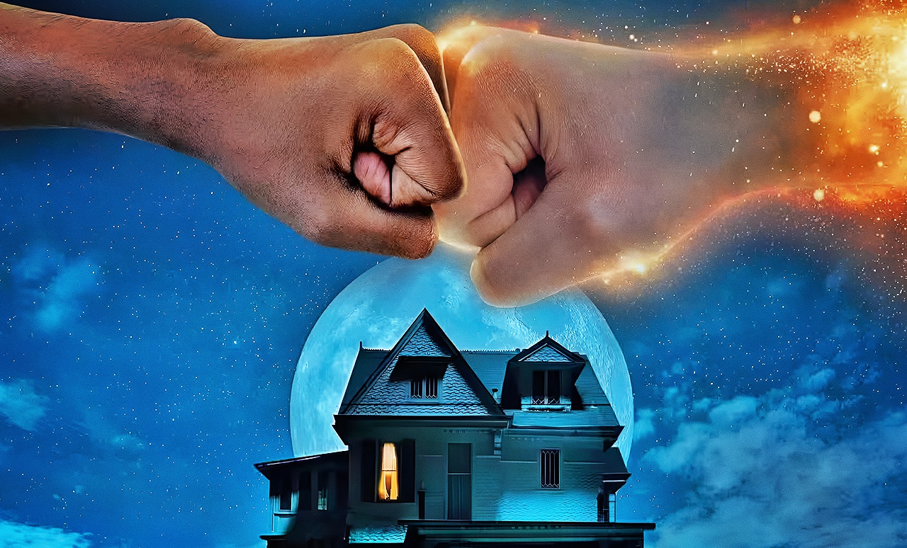 Un fantasma in casa, la recensione del film Netflix con David Harbour