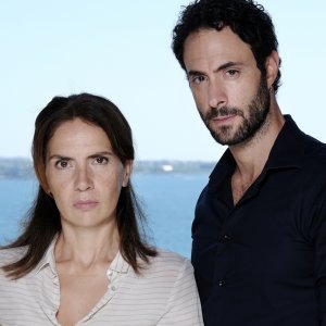 Sei donne - Il mistero di Leila: Maya Sansa e Alessio Vassallo in una foto