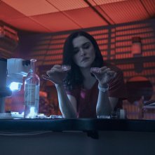 Dead Ringers: Rachel Weisz in una scena