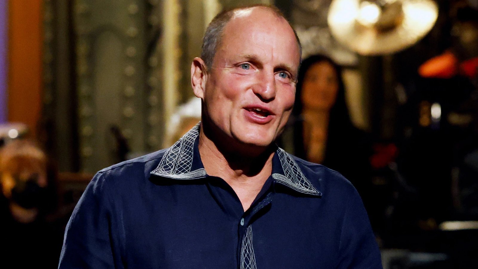 Woody Harrelson paragona Big Pharma ai cartelli della droga al SNL: è polemica