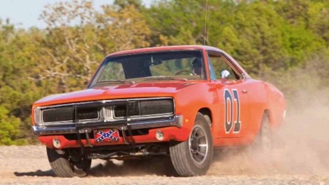 Hazzard: General Lee goes off the road in Missouri and crashes into a tree (PHOTO)
