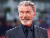 Pierce Brosnan invecchiato e irriconoscibile sul set irlandese di Four Letters of Love (FOTO)