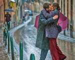Il futuro in un bacio, la recensione: l'originalità lascia spazio alla prevedibilità nella rom-com spagnola