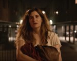 Tiny Beautiful Things: Kathryn Hahn è una scrittrice in crisi nel trailer della serie