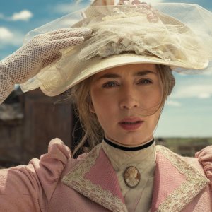 The English: Emily Blunt in una scena