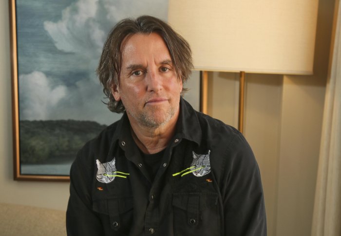 Richard Linklater: il messaggio ai fan preoccupati di morire prima di vedere Merrily We Roll Along tra 20 anni