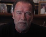 Arnold Schwarzenegger si scaglia contro i crimini d'odio in un nuovo video: 'È più facile odiare che imparare'