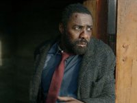 Luther - Verso l'inferno, la battuta di Idris Elba sul Martini è 'un dito medio alzato a James Bond'