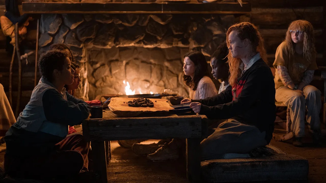 Yellowjackets 2: nel nuovo trailer della stagione 2 l'inquietante mistero s'infittisce ancora di più