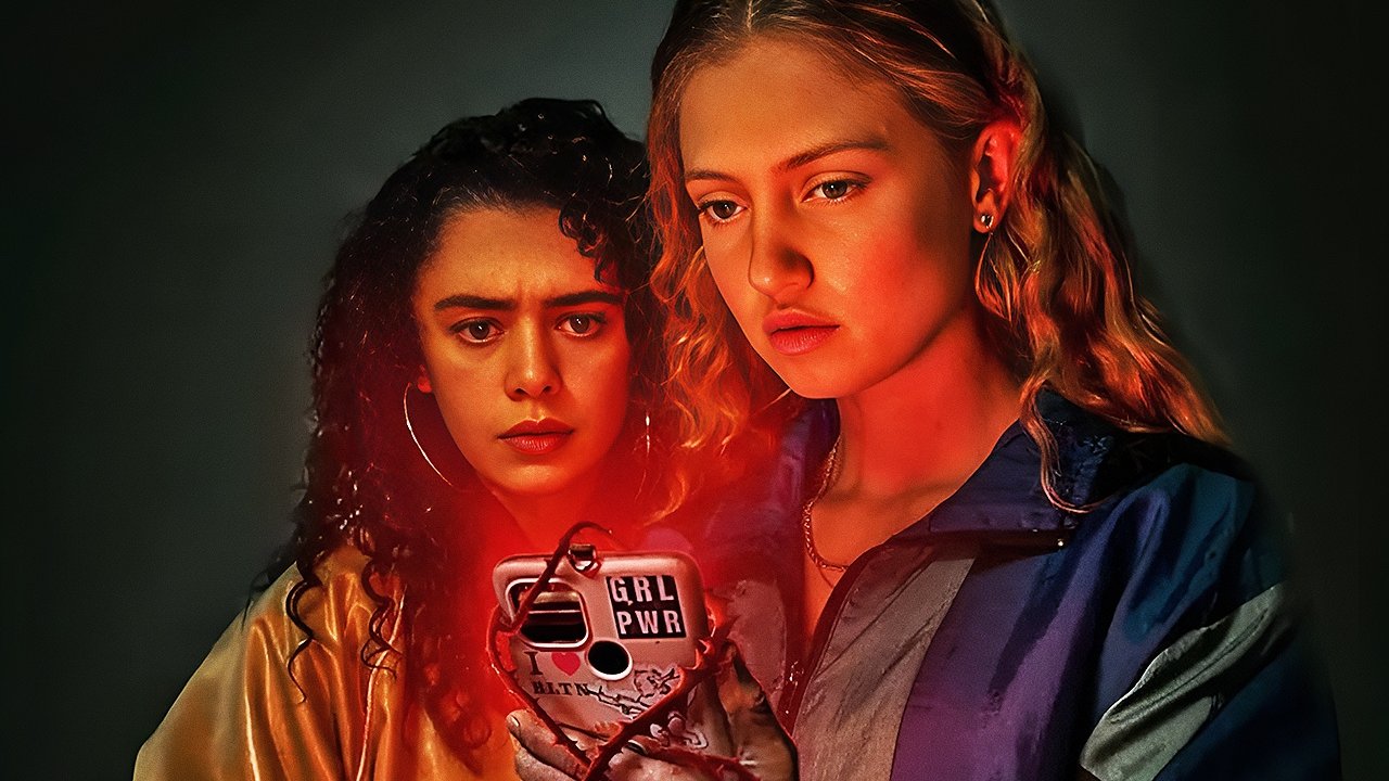 Red Rose, la recensione: se la tecnologia è pericolosa, come in Black Mirror