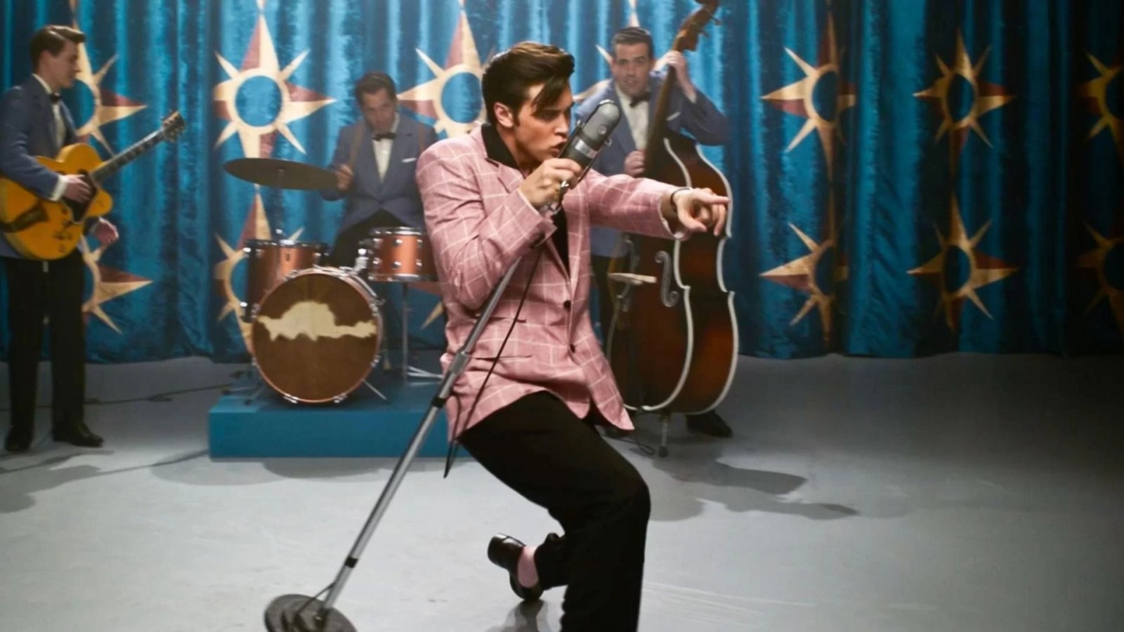 Elvis: il film di Baz Luhrmann arriva stasera su Sky