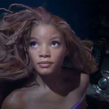 La sirenetta: Halle Bailey in una scena sottomarina