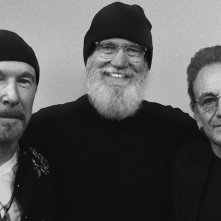 Bono & The Edge: A Sort of Homecoming With Dave Letterman; Bono, The Edge e Dave Letterman in una foto