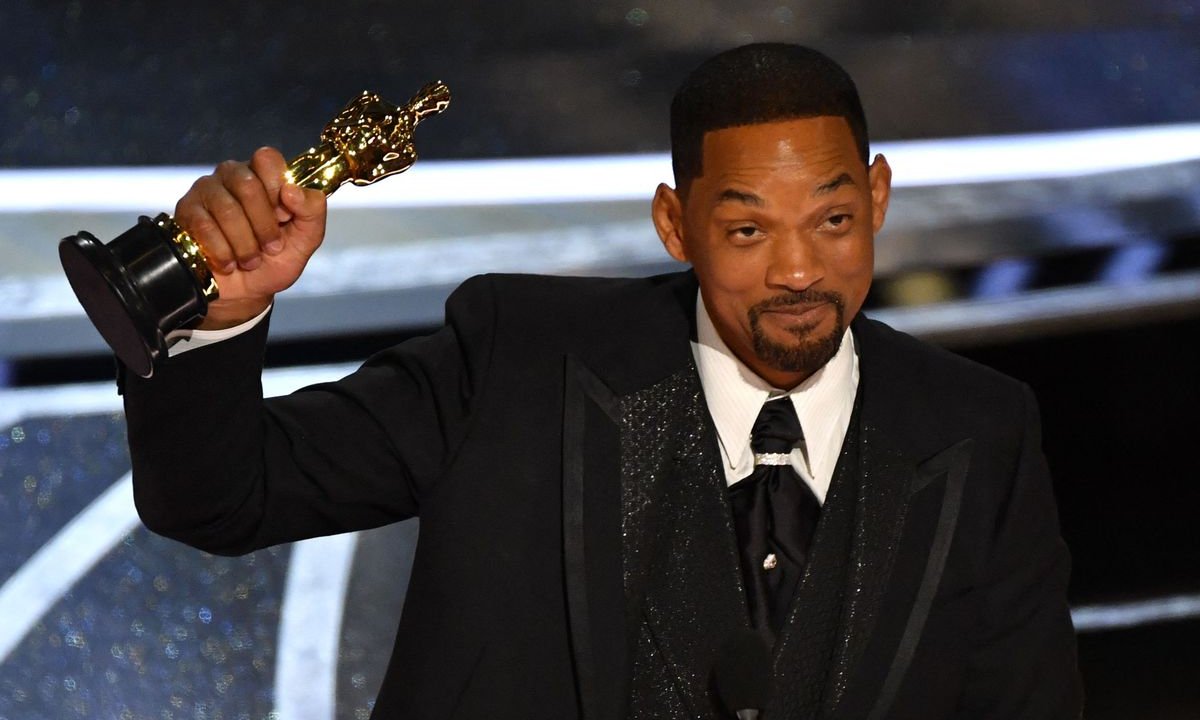 Will Smith potrà farsi incidere il nome sull'Oscar ma non potrà presentarsi di persona
