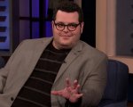 La Sirenetta: Josh Gad difende la scelta di Halle Bailey definendo 'patetici' gli hater