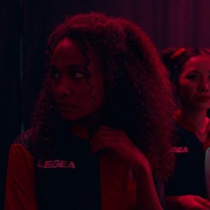 Headshot: Virginia Diop, Chen Sijia Christina in una scena del film