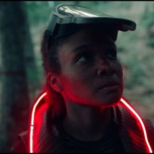 Headshot: Virginia Diop in una scena del film