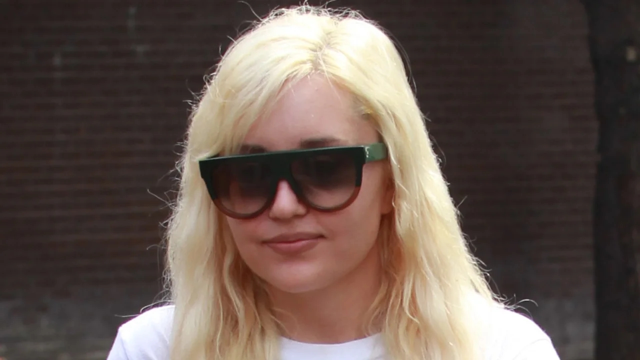 Amanda Bynes è ricoverata in psichiatria dopo essere stata fermata mentre  camminava nuda a Los Angeles