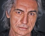 Ligabue - 30 anni in un giorno, la recensione: non cambierebbe la sua vita con nessun’altra… e ha ragione
