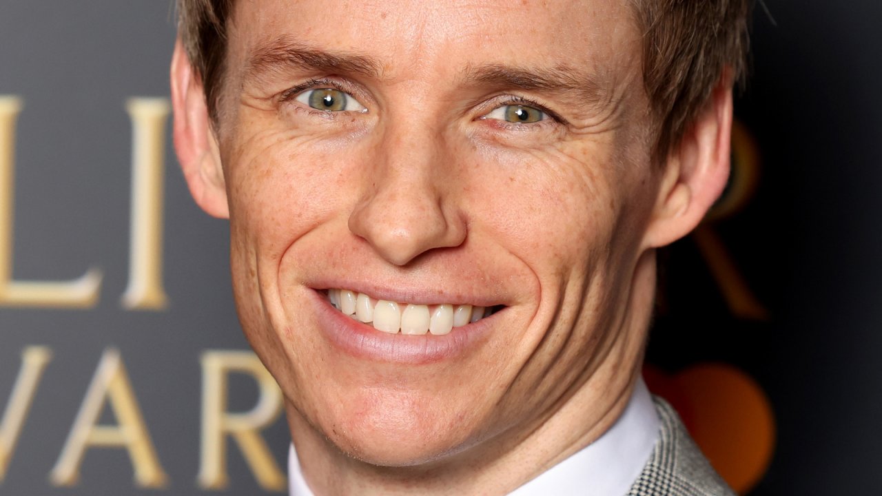 Il giorno dello sciacallo: Eddie Redmayne protagonista della serie Sky e Peacock