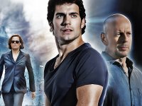 La fredda luce del giorno, la recensione: Henry Cavill e Bruce Willis in un mediocre action thriller