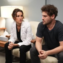 Station 19, stagione 6: Stefania Spampinato e Grey Damon in una scena del settimo episodio