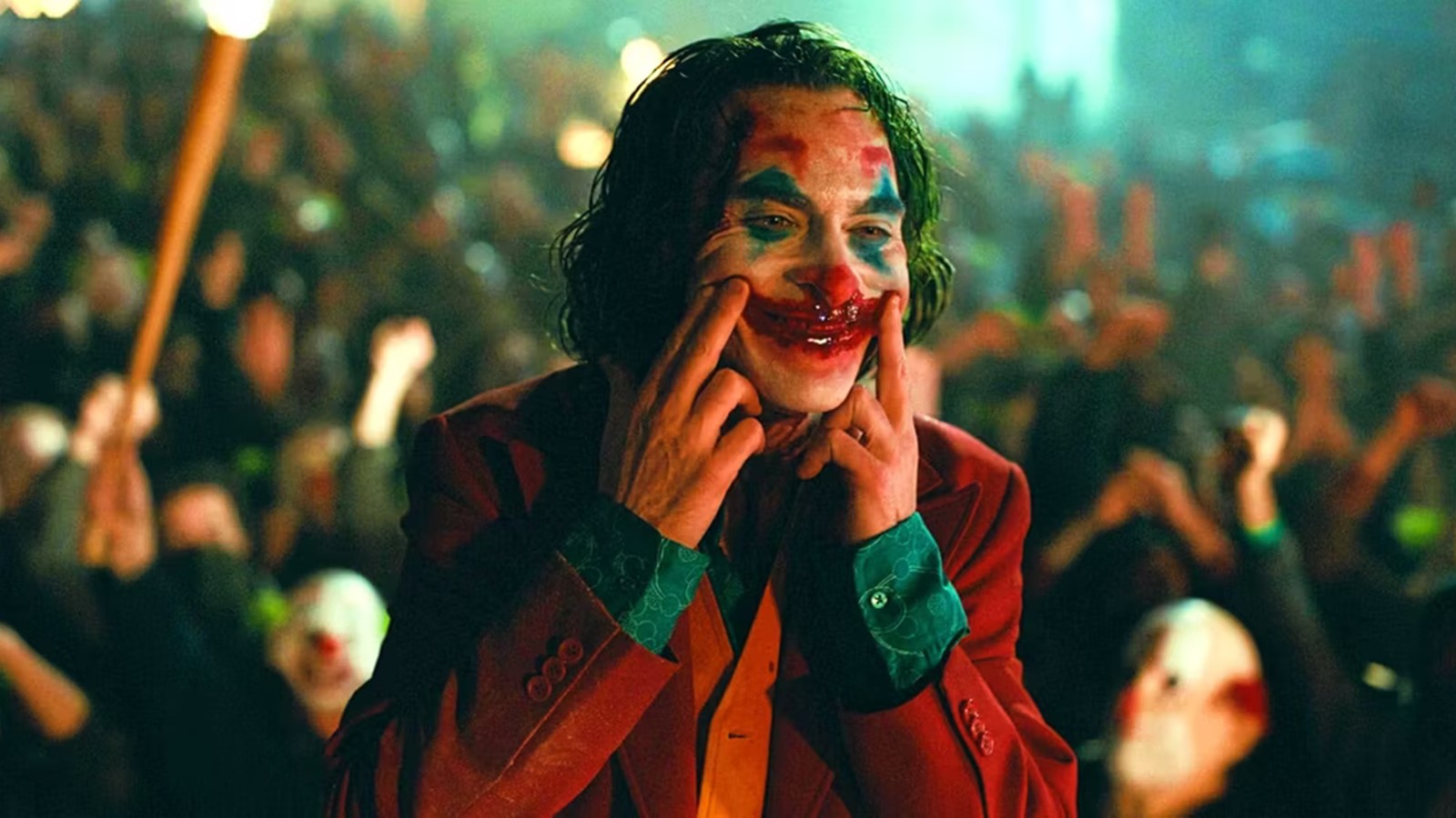 Joker 2: Arkham Asylum on fire in a video from the set