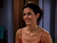 Friends: Courteney Cox come Monica. L'attrice pulisce la sua stella sulla Walk of Fame [VIDEO]