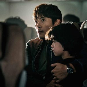 Emergency Declaration: una scena del film