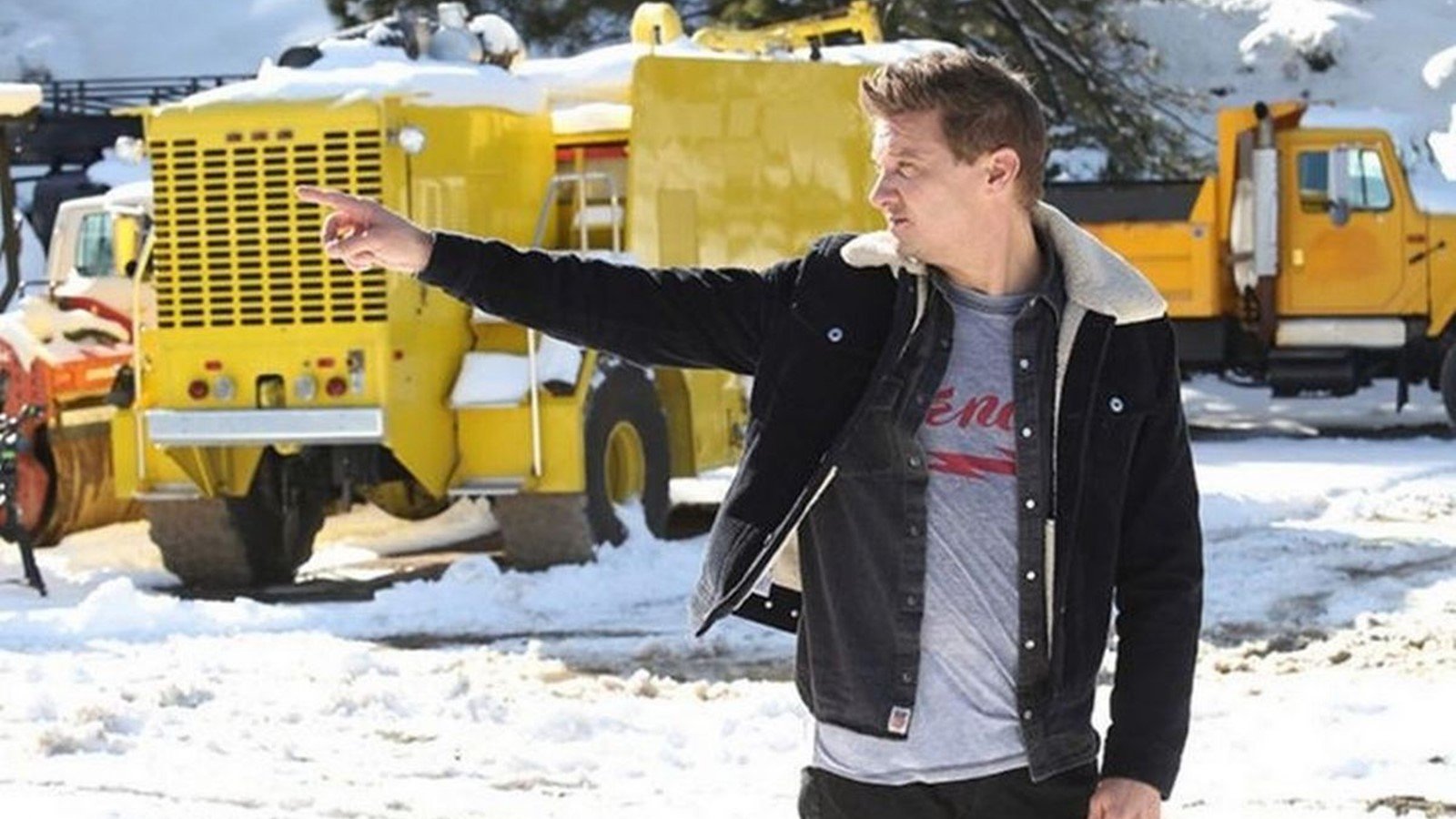 Jeremy Renner celebrates the homecoming of the snowplow that hit him
