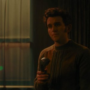 Please Baby Please: un primo piano di Harry Melling