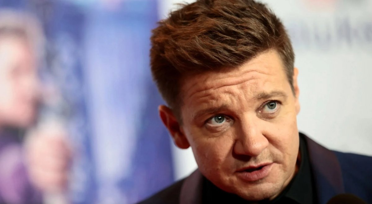 Jeremy Renner torna a camminare dopo l