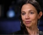Justine Bateman difende le sue rughe: 'La mia faccia rappresenta chi sono'