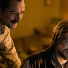 Tetris: Nikita Efremov e Taron Egerton in una scena