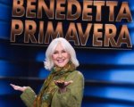 Benedetta primavera, Loretta Goggi torna stasera su Rai 1: ospiti e anticipazioni del 31 marzo