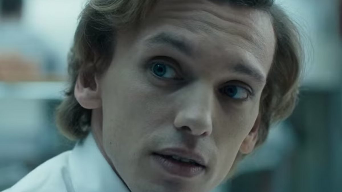 Jamie Campbell Bower star di Witchboard, il remake dell