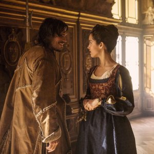 I Tre Moschettieri - D'Artagnan: François Civil e Lyna Khoudri in una scena del film