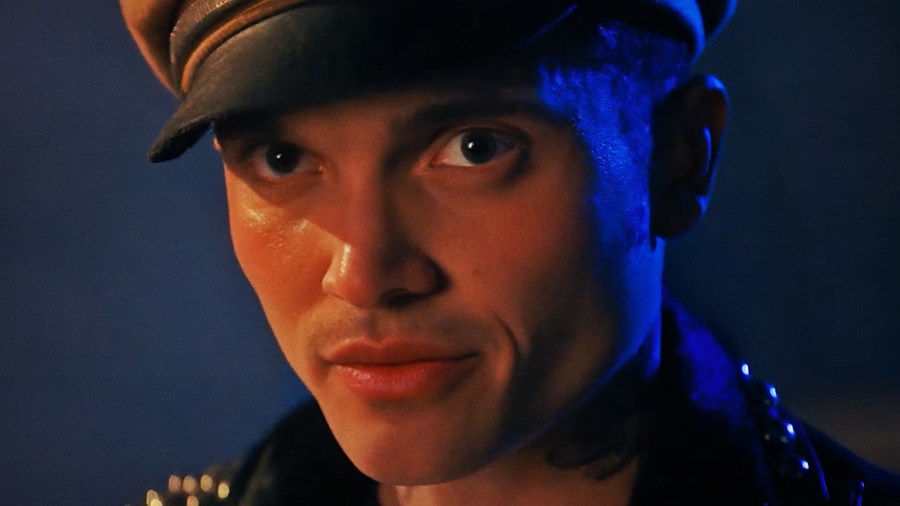 Please Baby Please, Karl Glusman: 'I modelli a cui mi sono ispirato? Angelina Jolie e il mio cappello'