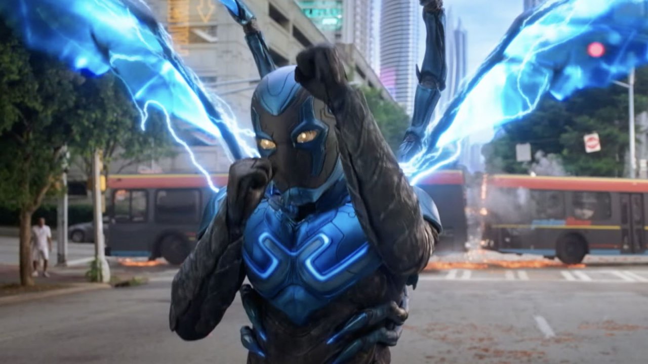 Blue Beetle: 'Batman è fascista', la battuta di George Lopez nel trailer scatena la reazione dei fan