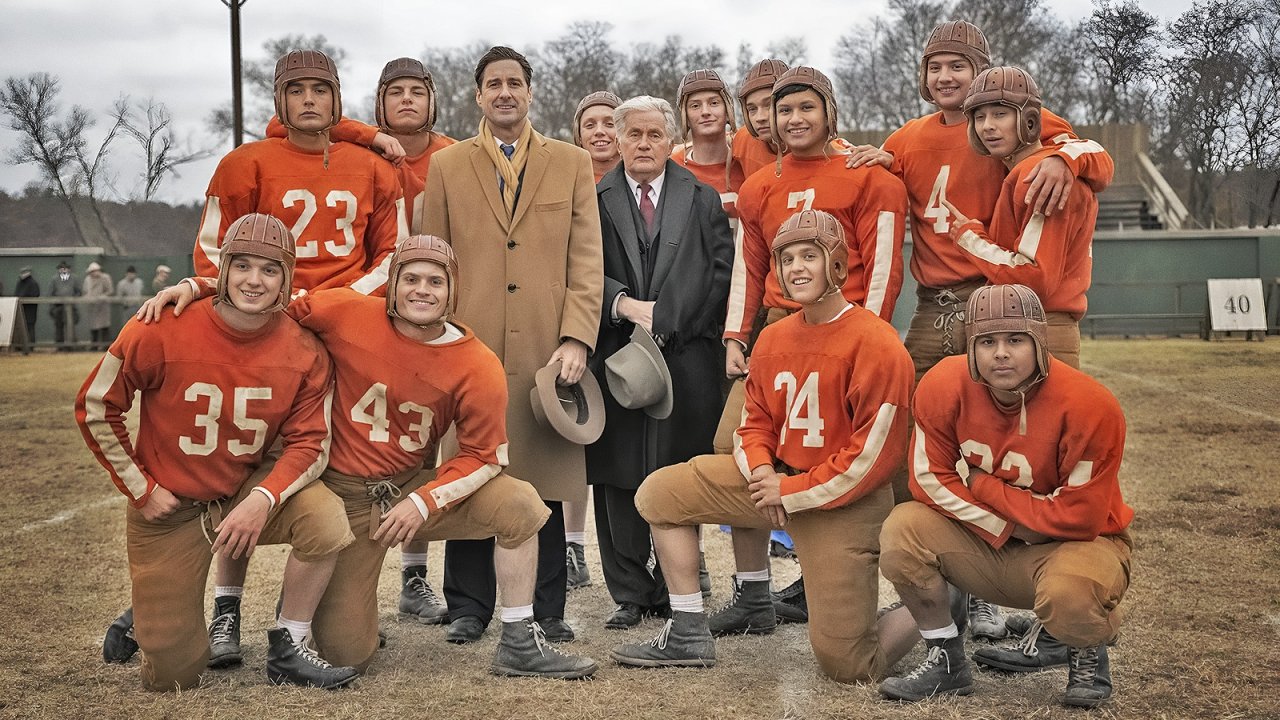 12 Mighty Orphans, la recensione: su Netflix un biopic sportivo da una storia vera