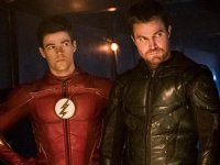 The Flash 9, c'è un nuovo Multiverso nel trailer e nelle foto dall'episodio con Stephen Amell